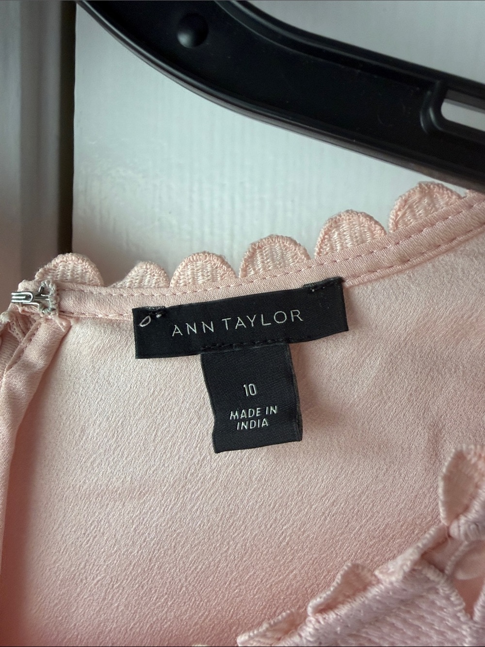 Ann Taylor Textured Blush Pink Sleeveless Lace Overlay Top - Picture 3 of 3
